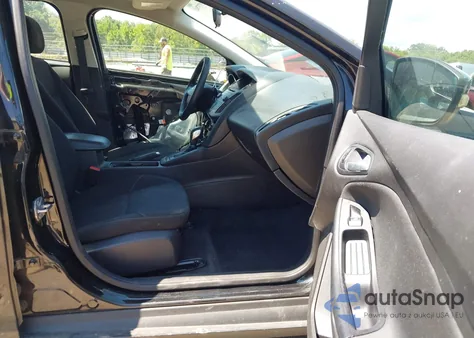 2015 Ford Focus Se z USA, uszkodzony, nr VIN 1FADP3F20FL313697